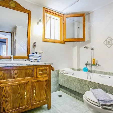 Agapi Episcopi Villa *